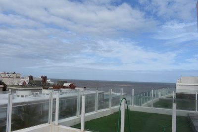 Vende apartamento en Peninsula, Punta del Este de 3 dormitorios.