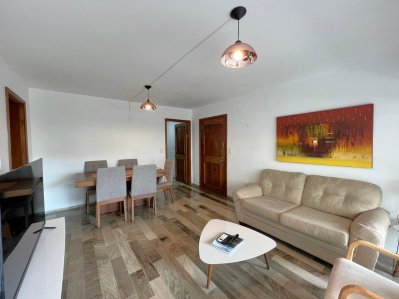Vende apartamento de 3 dormitorios en Península - Punta del Este