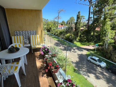 Apartamento en venta 2 dormitorios en Playa Mansa, Punta del Este.