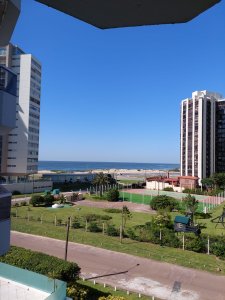 Alquiler anual 1 dorm en Punta del Este frente al mar