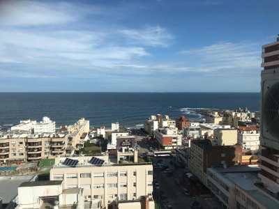 Se vende apartamento de 3 dormitorios en Península. Reciclado muy bien puesto.