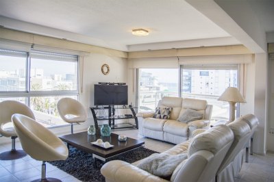 PORTO MARE , PUERTO , Penthouse duplex de 3 dormitorios en venta. Departamento con parrillero. 
