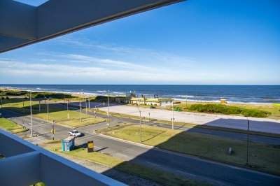 Torre Tiburón , Apartamento de 3 dormitorios en playa brava frente al mar , PRIMERA LINEA