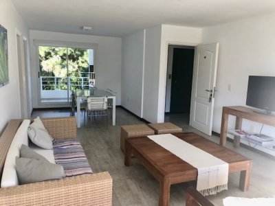 Vende departamento de 2 dormitorios en venta, cerca del mar en Playa Brava  