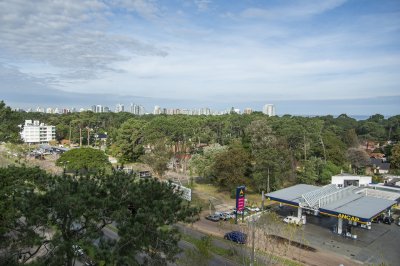 En reconocido complejo sobre Roosevelt, 4 dormitorios, vista despejada