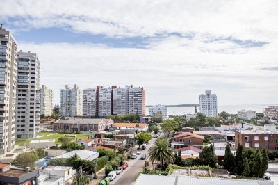 Vende apartamento de 2 dormitorios en Brava Punta del Este