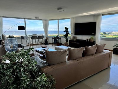 Departamento en  venta de 3 dormitorios y dependencia en Tiburon III