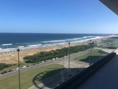 Departamento a estrenar en venta frente a playa brava.