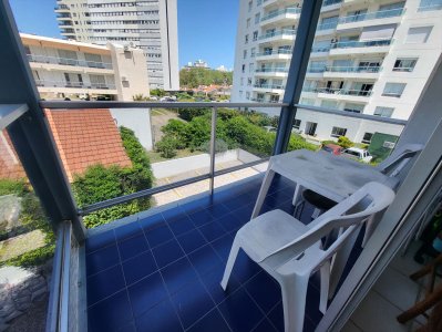 En venta apartamento en Aidy Grill de 2 dormitorios, con balcon.