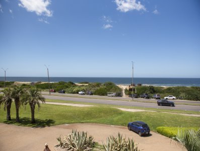 Hermosa planta en Aqualina, playa rincon del indio, zona brava 