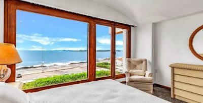 Apartamento de 4 Dormitorios en el Corazón de Punta del Este, ¡Cerca del Mar!