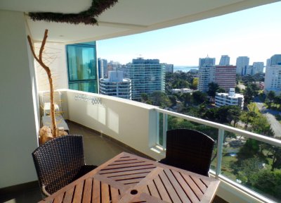 Se vende apartamento en Punta del Este, Brava de 2 dormitorios.