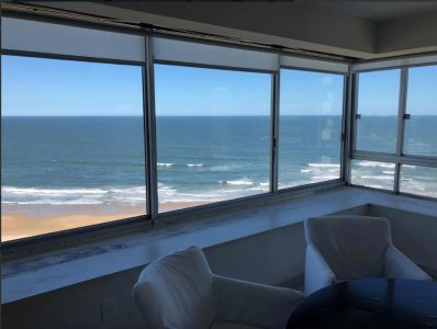 Hermoso apartamento en primera linea de 3 dormitorios + dependencia