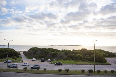 Departamento de 2 dormitorio, torre Millenium, Punta del Este