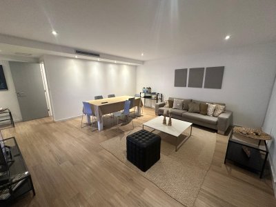 Vende apartamento en Alexander Boulevard de 2 dormitorios.