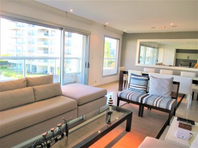 En venta apartamento de 3 dormitorios en suite en  Brava en Punta del Este
