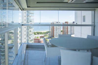 Vendido - Torre nueva a metros de Playa Mansa. 