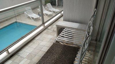 Vende apartamento de 1 dormitorio, con balcon en Peninsula.