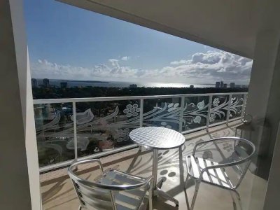 En venta apartamento de 2 dormitorios en Roosevelt con hermosa vista desde el balcon.