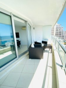 Vende Apartamento en Mansa - Punta del Este de 3 dormitorios.