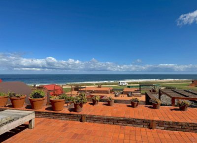 Alquila y vende apartamento de 3 dormitorios, terraza con parrillero propio en Manantiales.
