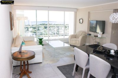 Oportunidad. Apartamento en venta Torre Yoo. 2 dormitorios, Punta del Este. Vista al mar 
