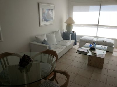 Vende apartamento de 2 dormitorios en Brava Punta del Este