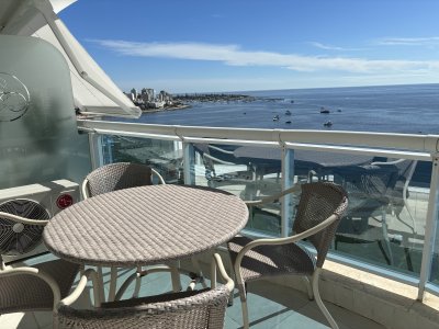 Apartamento ideal de 3 dormitorios en suite, con balcón espectacular con vista al mar, en Mansa- Punta del Este