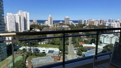 Vende departamento de 2 dormitorios en suite en Av. Roosevelt , Punta del este 