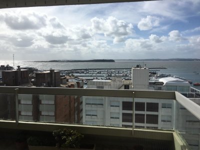 Apartamento en venta con vista al mar