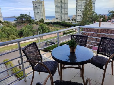 Magnifico apartamento en venta, de 3 dormitorios, con balcon en Mansa Punta del Este