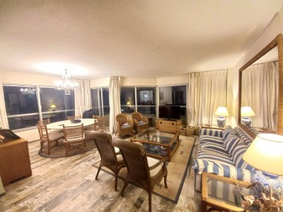 Apartamento de 3 dormitorios con vista al mar en Peninsula - Punta del Este