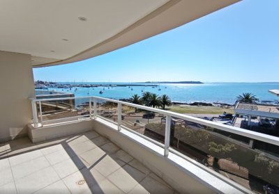Vende espectacular apartamento de 3 dormitorios, con vista al mar en Peninsula, Punta del Este.