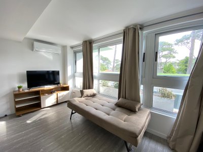 Monoambiente en zona Roosevelt, Punta del Este en torre de categoría con amenities