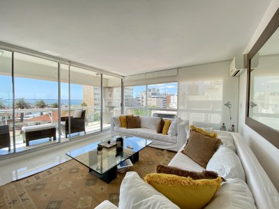 Apartamento 3 dormitorios con espectacular vista en alquiler en Punta del Este!