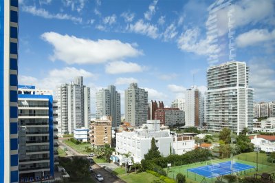 Apartamento en venta de 3 dormitorios en Forest Tower , Punta del este 