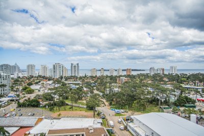 Apartamento en venta de dos dormitorios en Punta del Este 