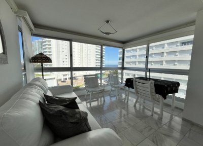 Vende apartamento de 3 dormitorios en Mansa, Punta del Este.