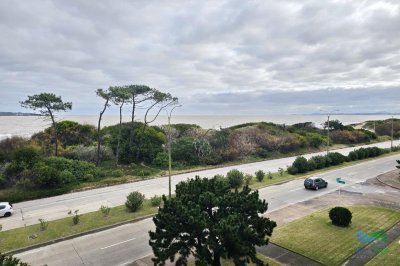 Edificio de 3 dormitorios en Punta del Este primera línea Mansa