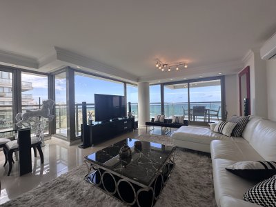 Vende apartamento esquinero de 3 dormitorios en Imperiale, Punta del Este