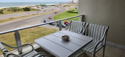 Vende apartamento de 2 dormitorios en Punta del Este, Playa Brava