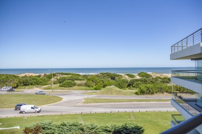 Penthouse frente al mar en venta en Blue Bird, 3 dormitorios en suite. Punta del este
