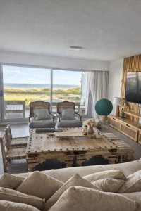 En venta en zona playera, apartamento de 3 dormitorios en Brava, Punta del Este