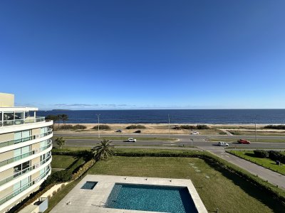Apartamento Codigo #Vende departamento de 2 dormitorios en Playa Mansa, Punta del Este 