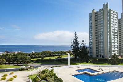 Vende apartamento de 3 dormitorios en Mansa, Punta del Este.