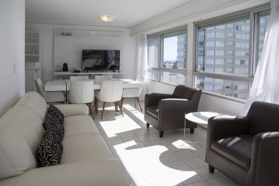 Península- Departamento en venta.