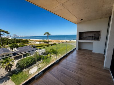Apartamento de 3 dormitorios en primera linea de la mansa 