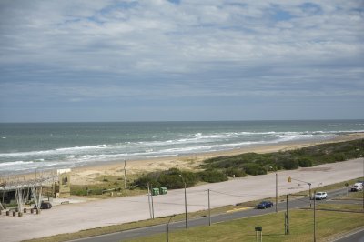 Espectacular Departamento en venta enPlaya brava frente al mar. 4 dormitorios