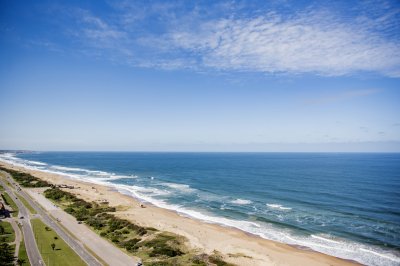 Departamento frente al mar en venta, Piso alto. 3 dormitorios. Torre Le Parc,  Punta del Este