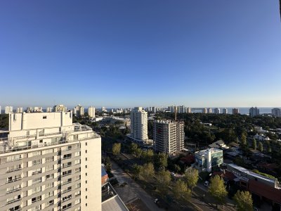 Vende apartamento unificado en Torre Yoo, Punta del Este